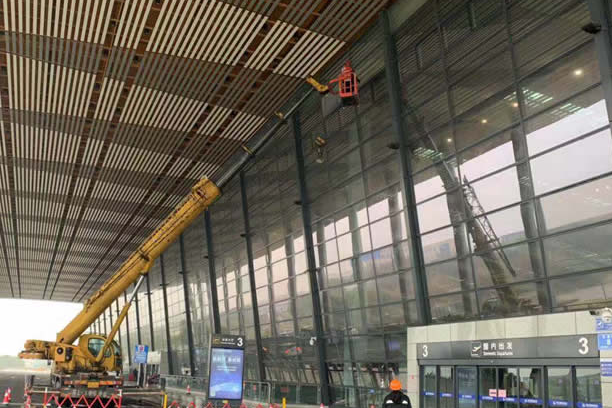 龙湾镇玻璃幕墙维护和保养